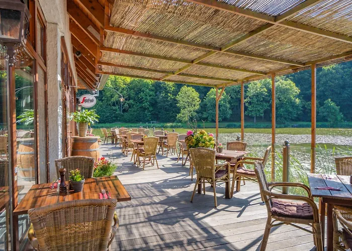 מלון Hotel-restaurant Eifeler Seehuette Rieden (Mayen-Koblenz)