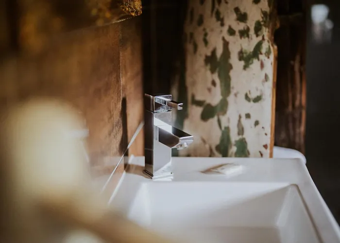 Hotel-restaurant Eifeler Seehuette מלון *